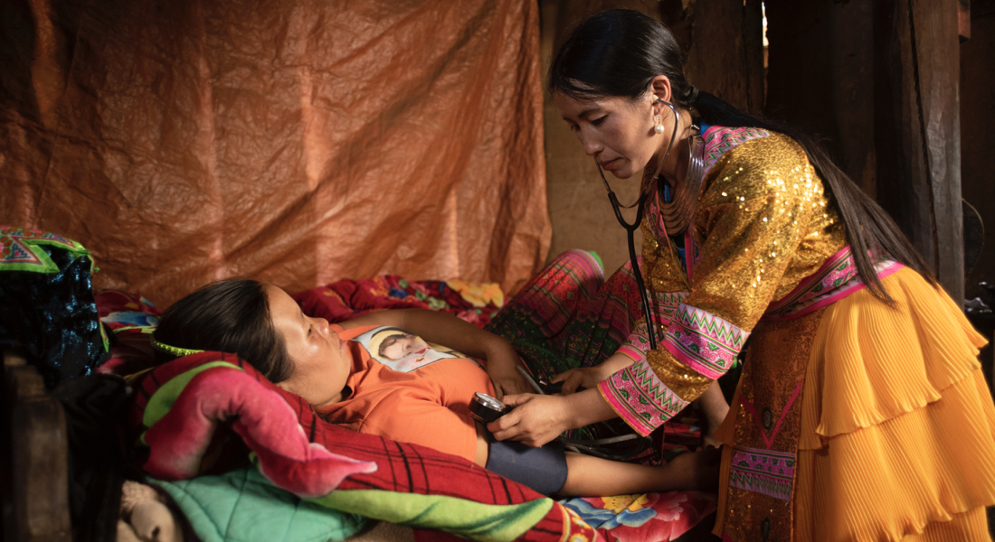 Viet Nam: Ethnic midwife Sung Thi Cua during house-to-house visits to pregnant women who plan to deliver at home. Despite progress, giving birth in Viet Nam remains risky for many women and their babies. Inadequate and limited access to health care during pregnancy, childbirth and early childhood means 600 maternal deaths and more than 10,000 neonatal deaths are recorded in the country each year. ©UN0765093/Ho Hoang Thien Trang