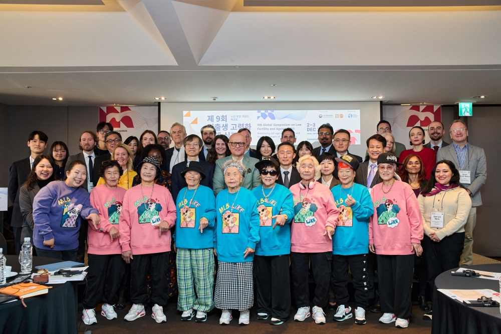 Group photo with participants