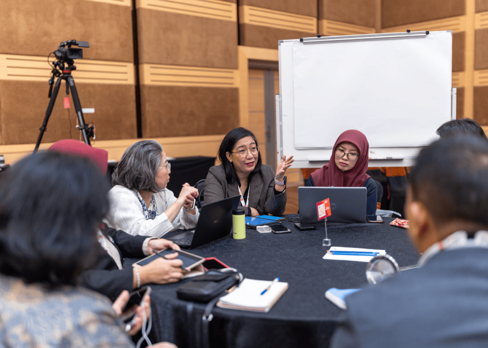 A group of participant having a discussion