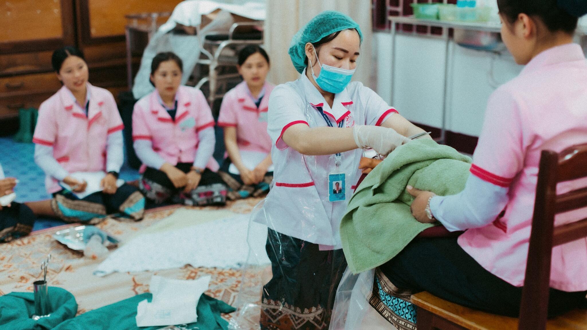 Midwives in Salavan training