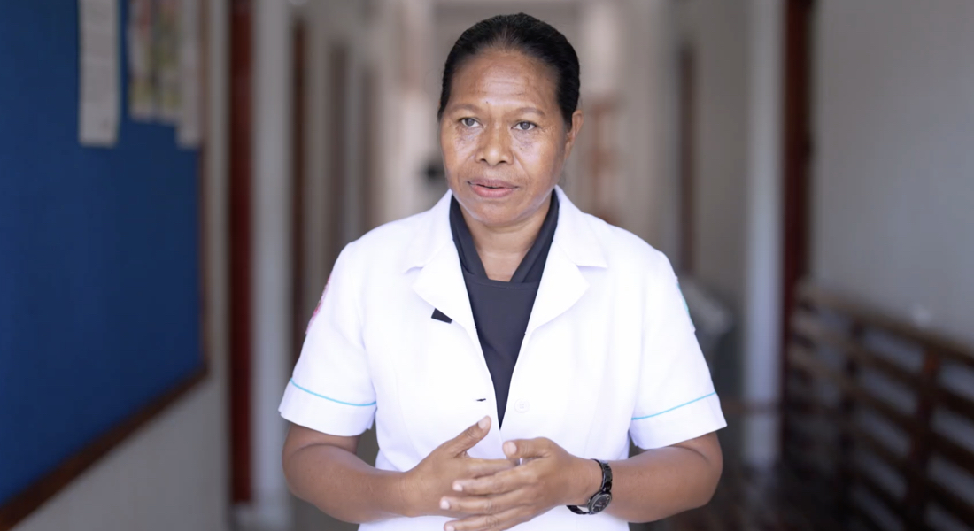 Timor-Leste: Dulce dos Santos is a midwife in a country with the highest maternal mortality rates in Southeast Asia. Dulce was trained in Basic Emergency Obstetric and Newborn Care (BEmONC). “I learned skills to identify and manage emergency cases, normal births, abnormal births, retained placenta, placental abruptions, babies with asphyxia or respiratory problems that require resuscitation. Dulce says prior to her training, there was a lack of basics like delivery sets or resuscitation equipment.  Since 2018, 118 trainees have benefited from Emergency Obstetric and Newborn Care (EmONC) training facilitated by the Ministry of Health through National Health Institute (INS) with technical support from UNFPA. ©UNFPA Timor-Leste WATCH THE VIDEO